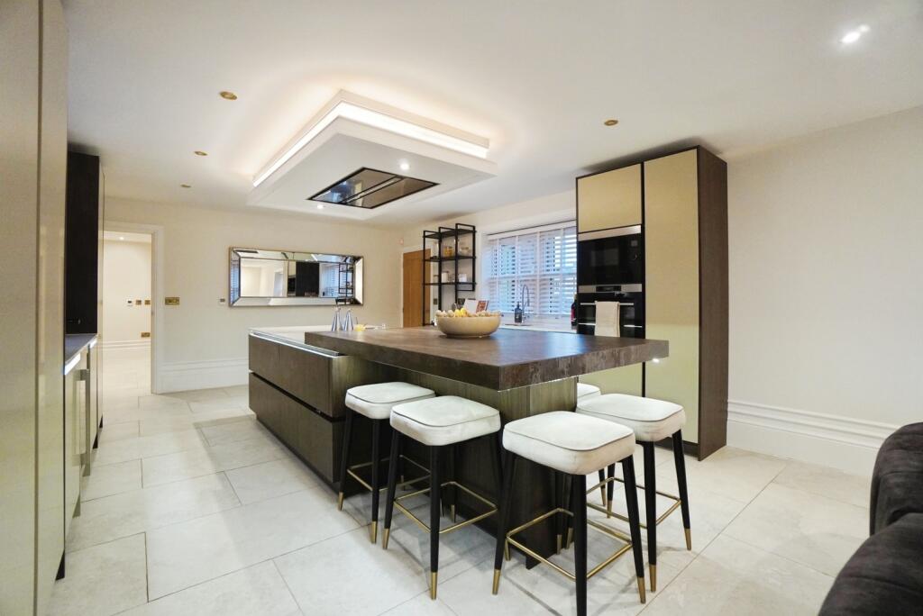A Stunning Family Home set in 1/3 Acre on Corral Grove, Everton photo 2