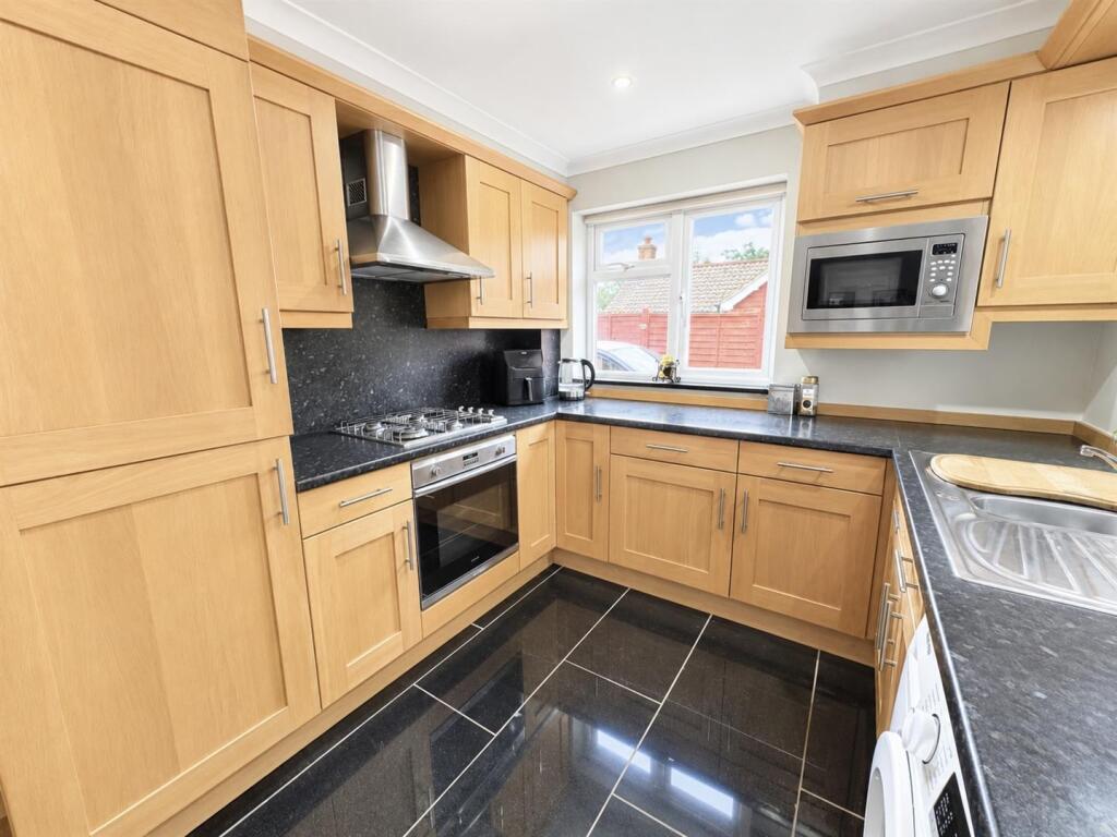 Sandbanks Grove, Hailsham photo 4