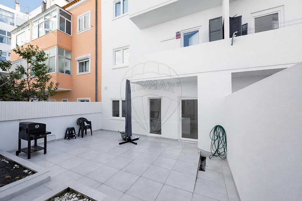 Main image of property: Setúbal, Almada