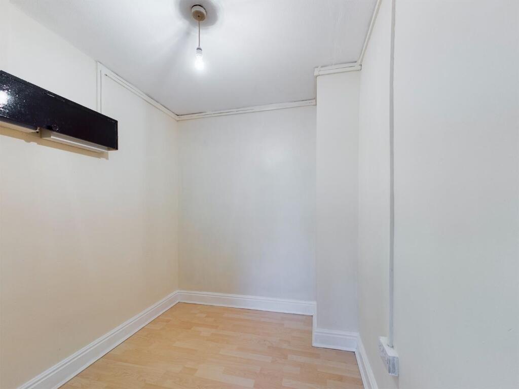 Apartment in Bradford, Frizinghall - View 5