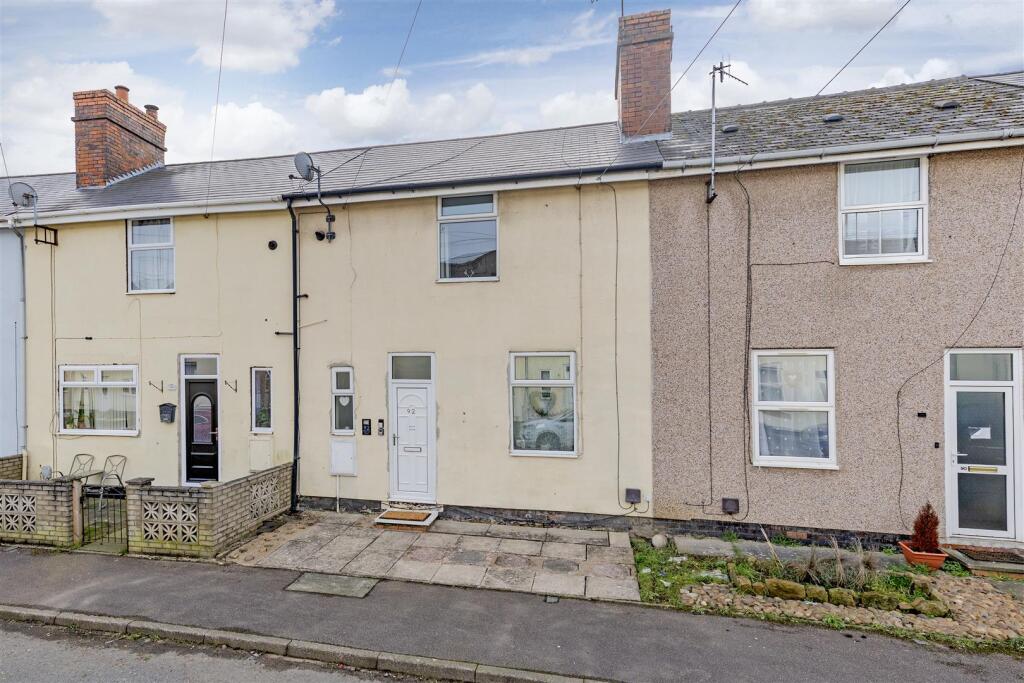 2-bed terraced on Belmont Drive, Staveley, Chesterfield, £125,000