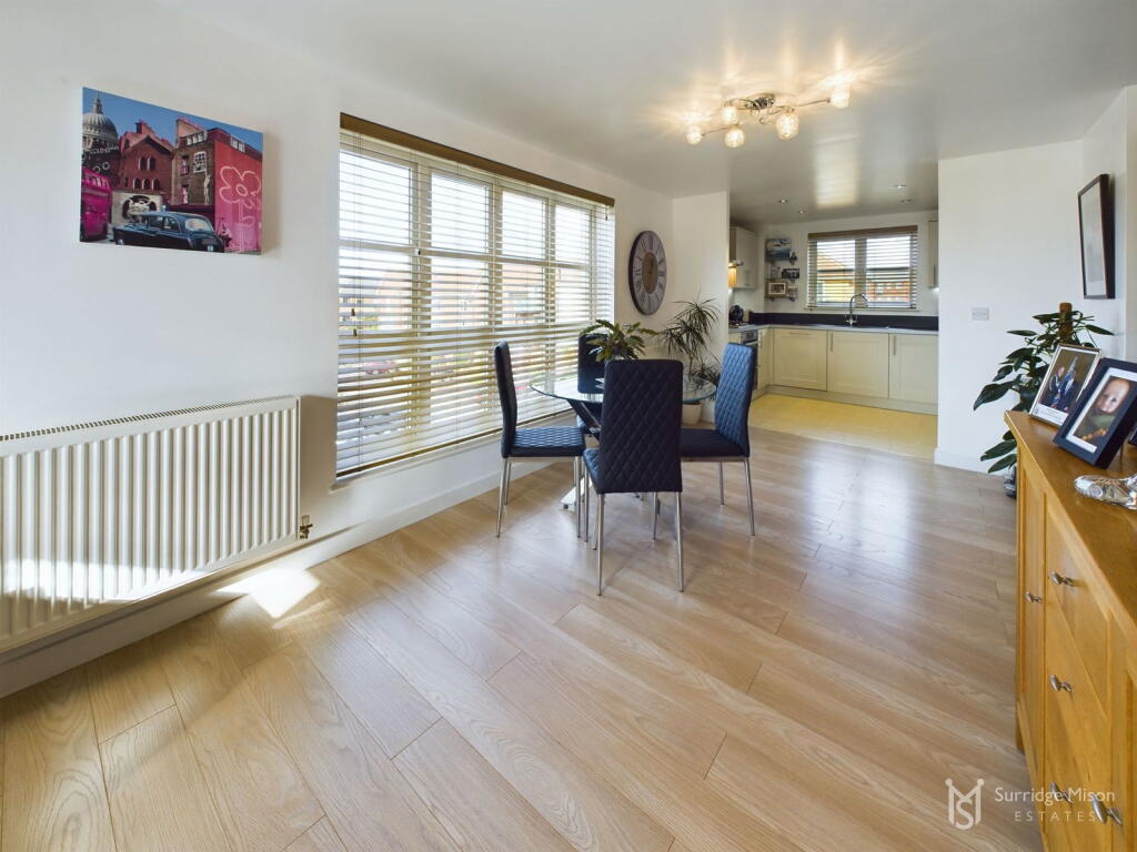 3-bed flat on Caroline Way, Sovereign Harbour, Eastbourne, East Sussex, BN23, £290,000