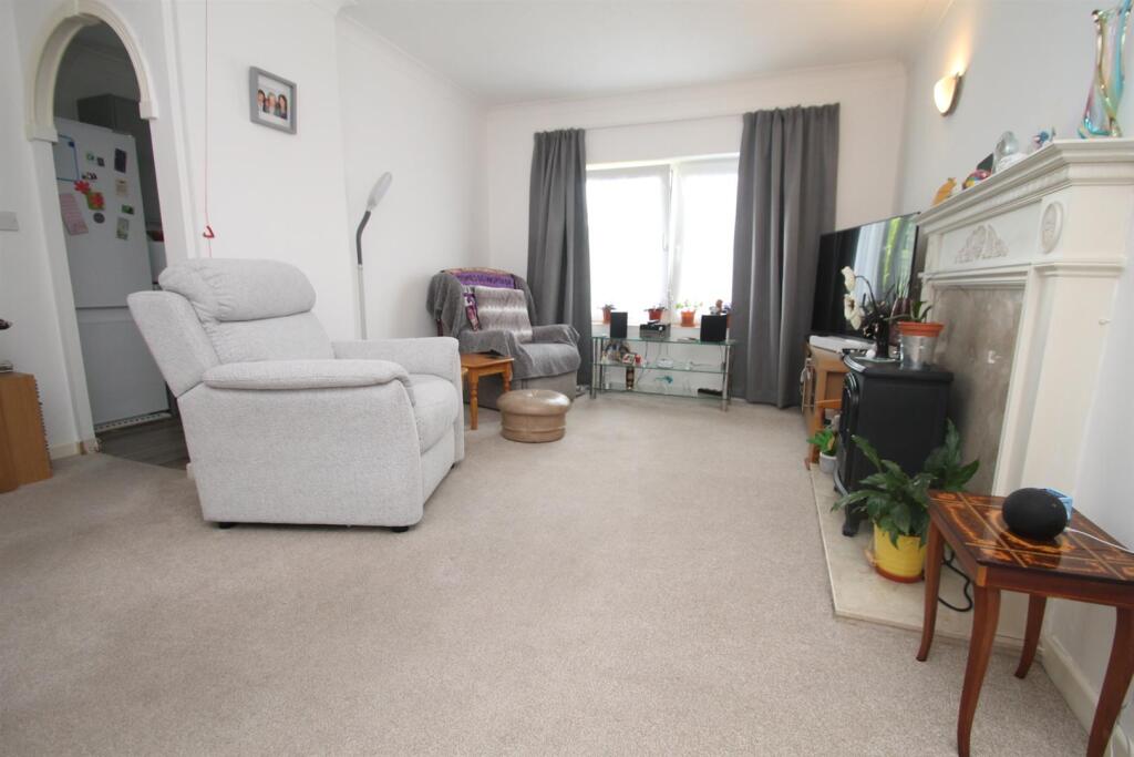 Apartment in Maidstone, Kent - More