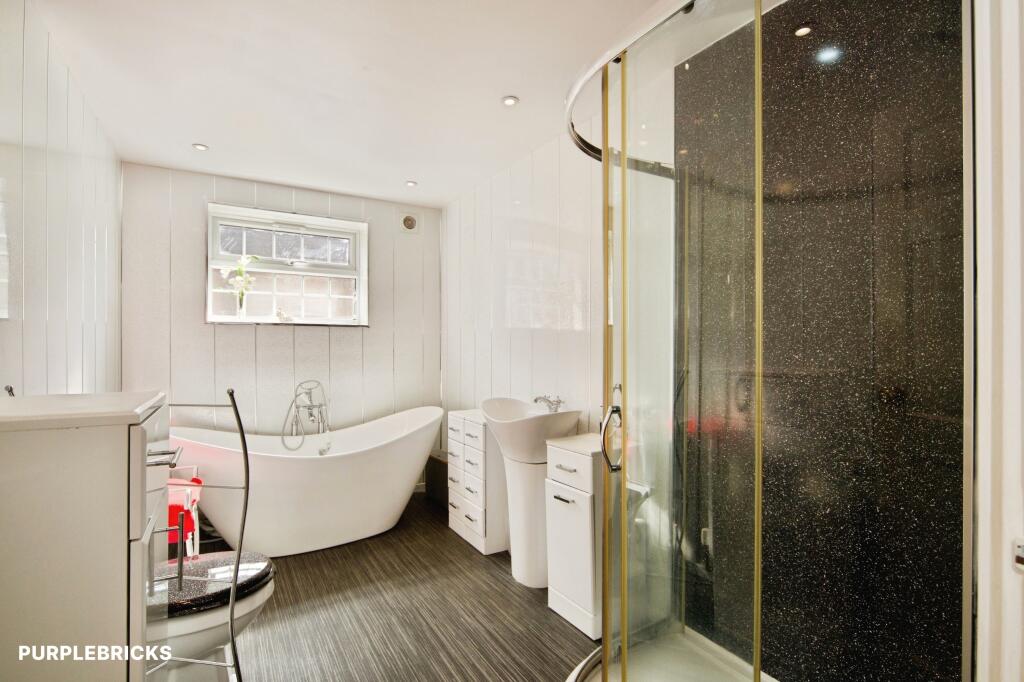 House in Waltham Cross - View 3
