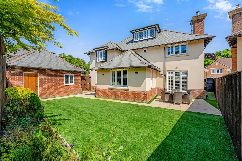 6, Heaton Mount, Bolton, BL1 – Executive Family Living with Cinema Room, Gated Privacy & Flexible Spaces photo 4