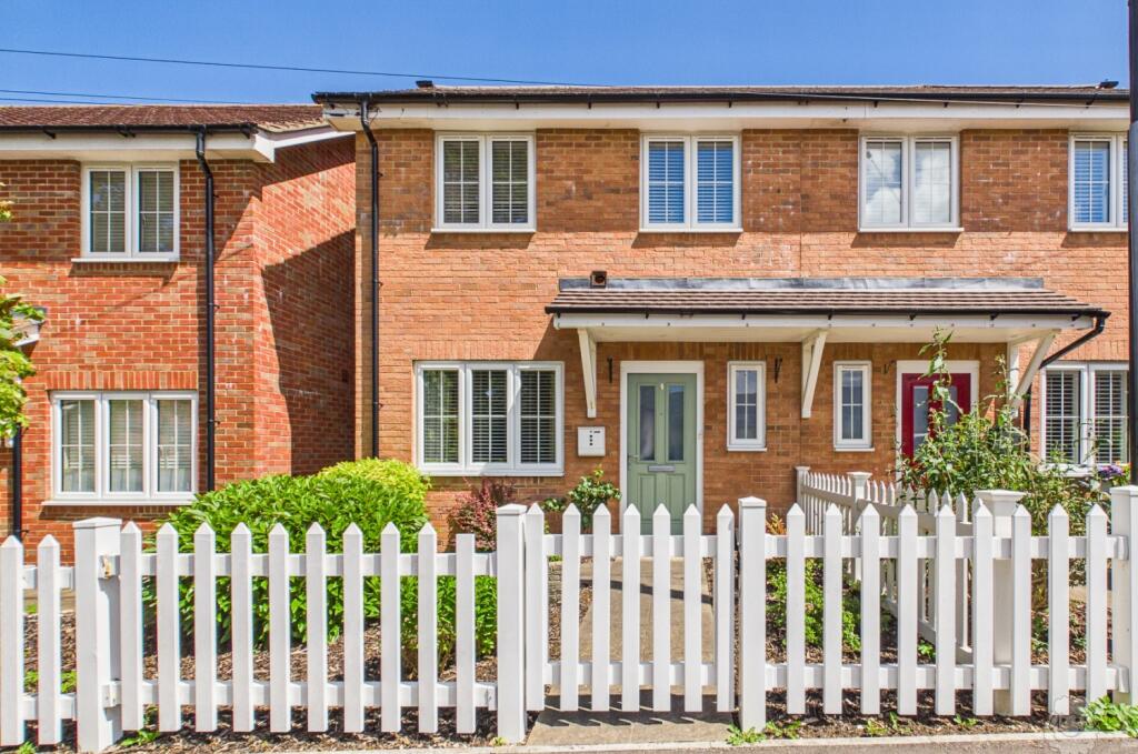 Main image of property: 9 LIPHOOK ROAD, LINDFORD, BORDON