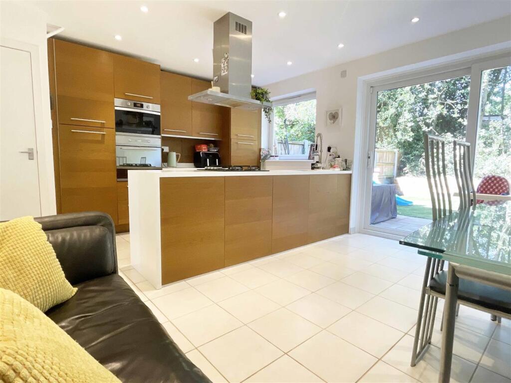 Parklands Drive, Old Springfield / Nr City Centre,Chelmsford photo 5