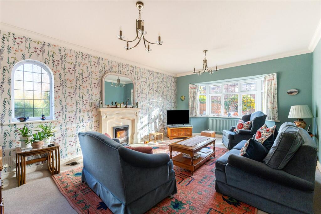 Viburnum Close, Cheltenham, Gloucestershire, GL50 photo 4