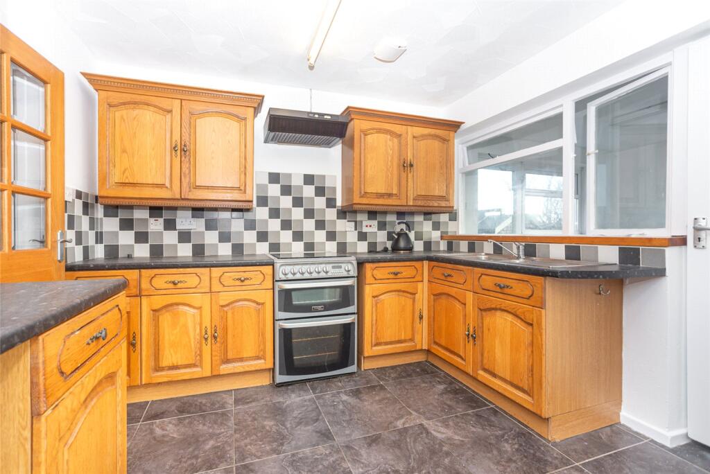 Y Fron Estate, Cemaes Bay, Isle of Anglesey, LL67 photo 3