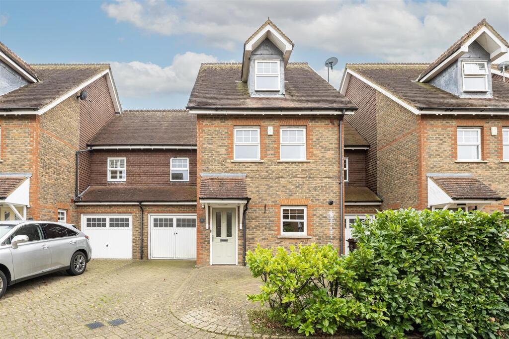 Hilltop Walk, Harpenden, Harpenden