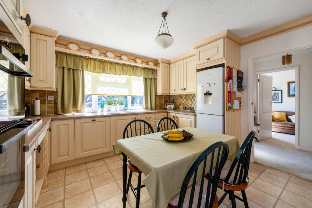House in Eastleigh, Boorley Green, Botley - More