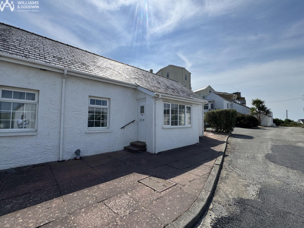 3-bed house on Llain Y Bwthyn, Trearddur Bay, Anglesey, LL65, £180,000