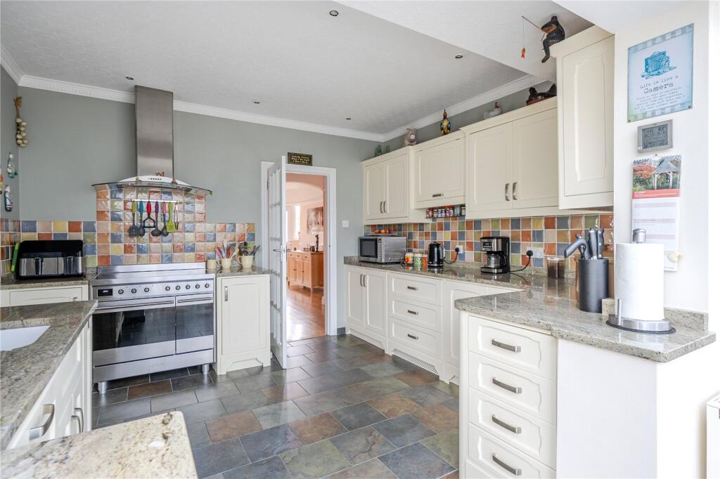 Winslow Way, Walton-On-Thames, KT12 photo 4