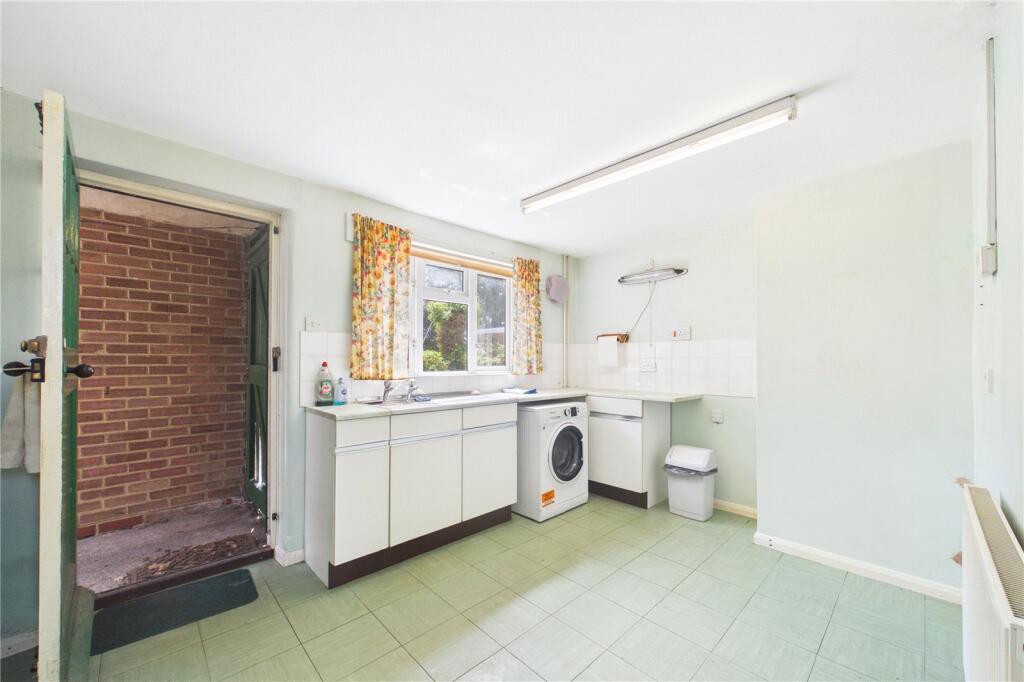 House in Basingstoke and Deane, Tadley - View 4