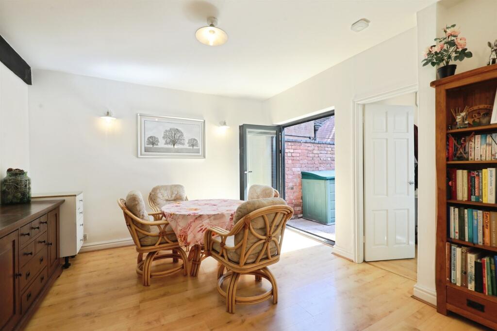 House in Stratford-on-Avon, Wellesbourne CP - View 3