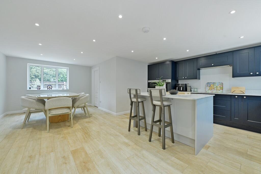 House in Slough, Cox Green - More