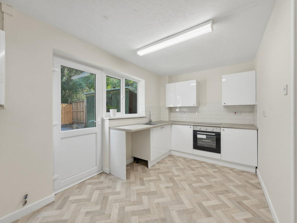Pennyroyal Close, Cardiff, St. Mellons, CF3 0NB photo 4