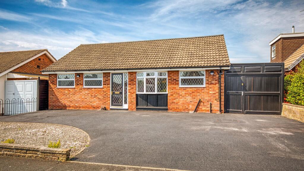 3-bed detached on Hulland View, Allestree, Derby, £350,000