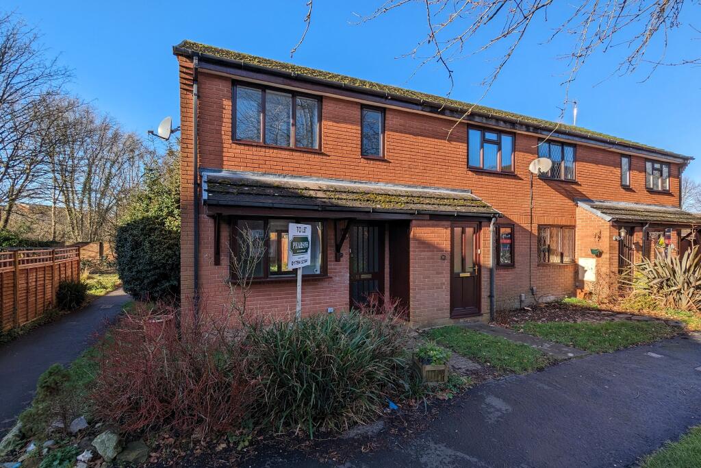 Main image of property: Romsey   Hayter Gardens   UNFURNISHED