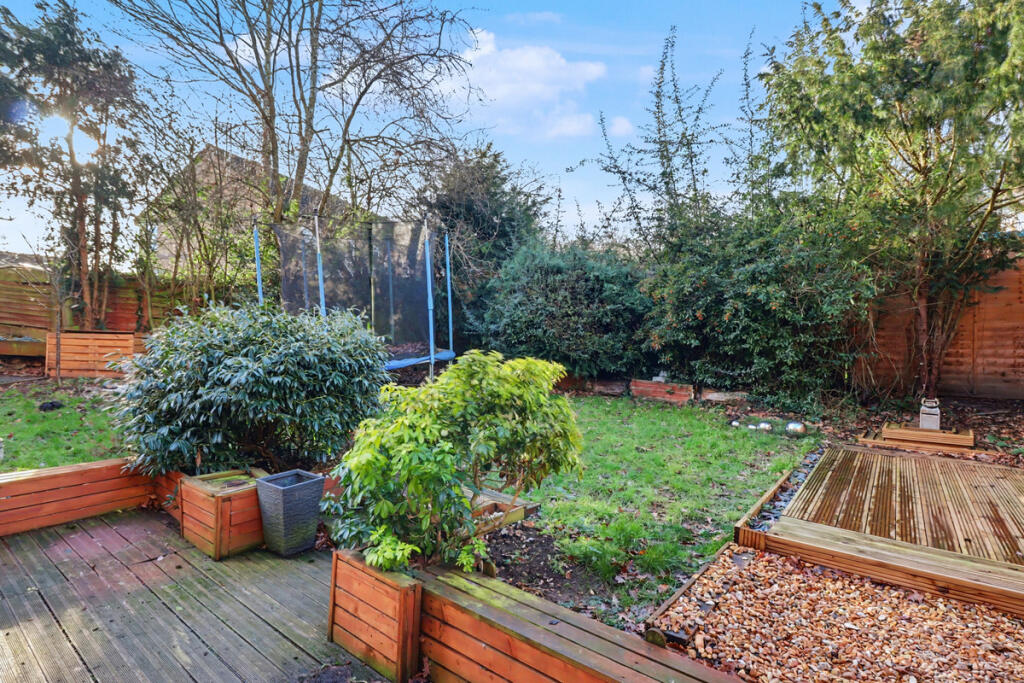 Hainault Avenue, Milton Keynes photo 4