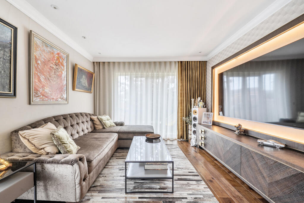 Apartment in Newbury, West Berkshire - View 2
