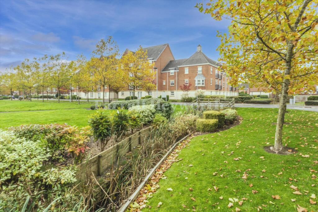 2-bed flat on Cornwall Avenue, Buckshaw Village, Chorley, £115,000