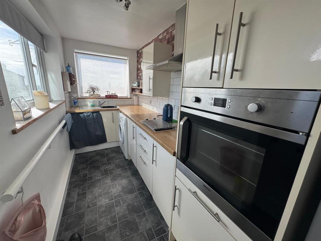 House in Bradford - View 4
