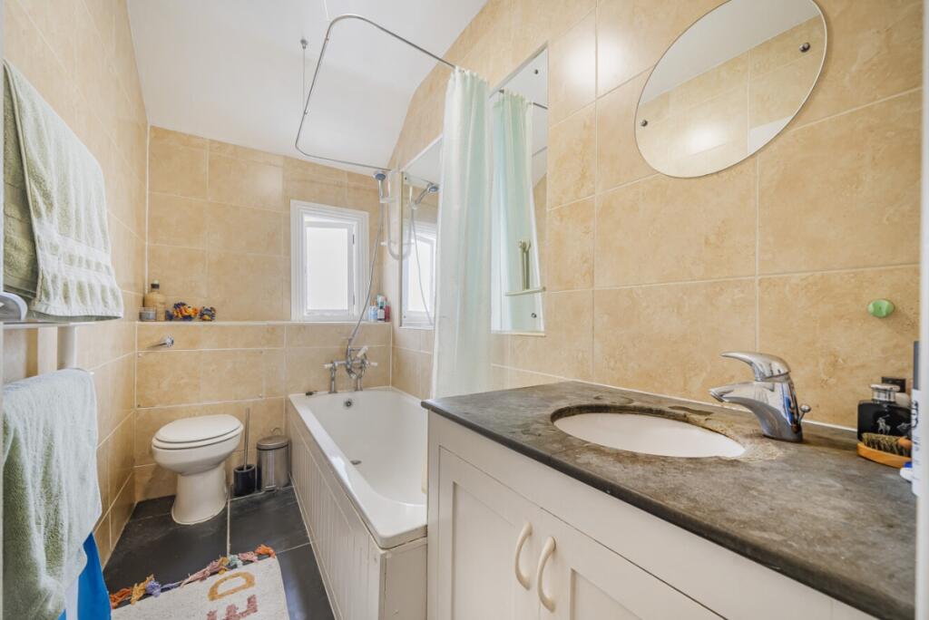 Apartment in London - More
