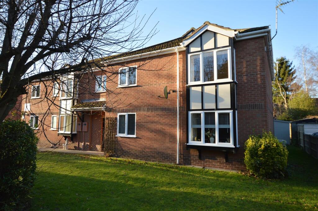 2-bed flat on 30 Oaklands, Woodhall Spa, £119,950
