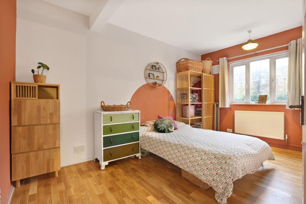 Apartment in London - More