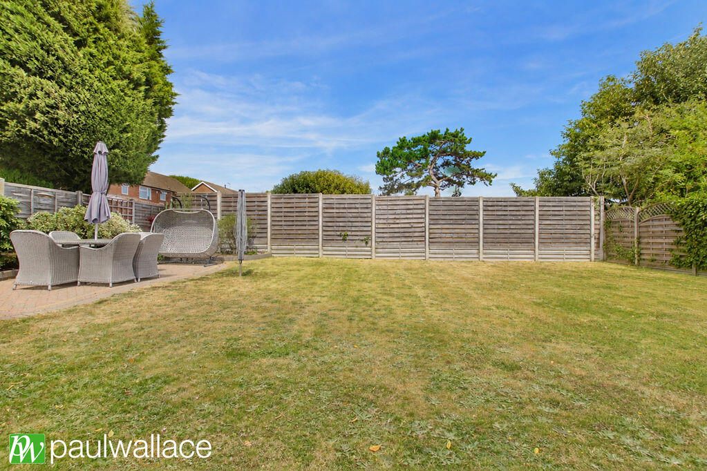 House in Broxbourne, Hertfordshire - View 4