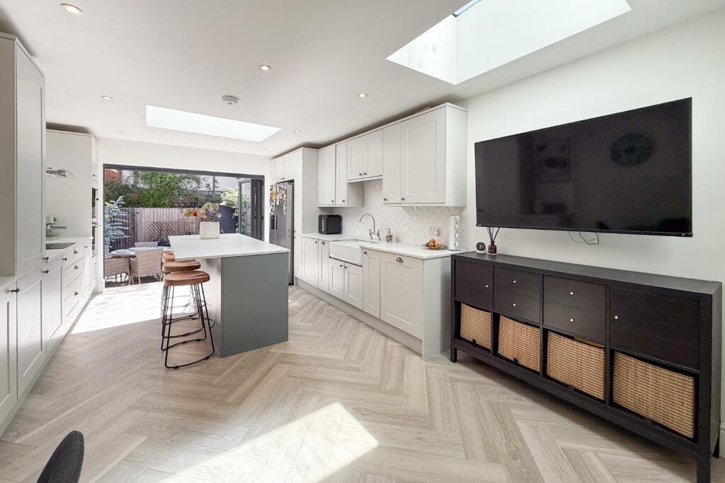 House in Slough, Windsor and Maidenhead - View 4