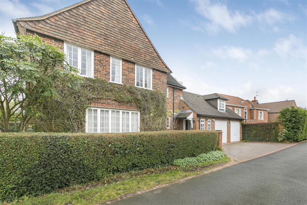 5-bed detached on Aldenham Avenue, Radlett, £1,650,000
