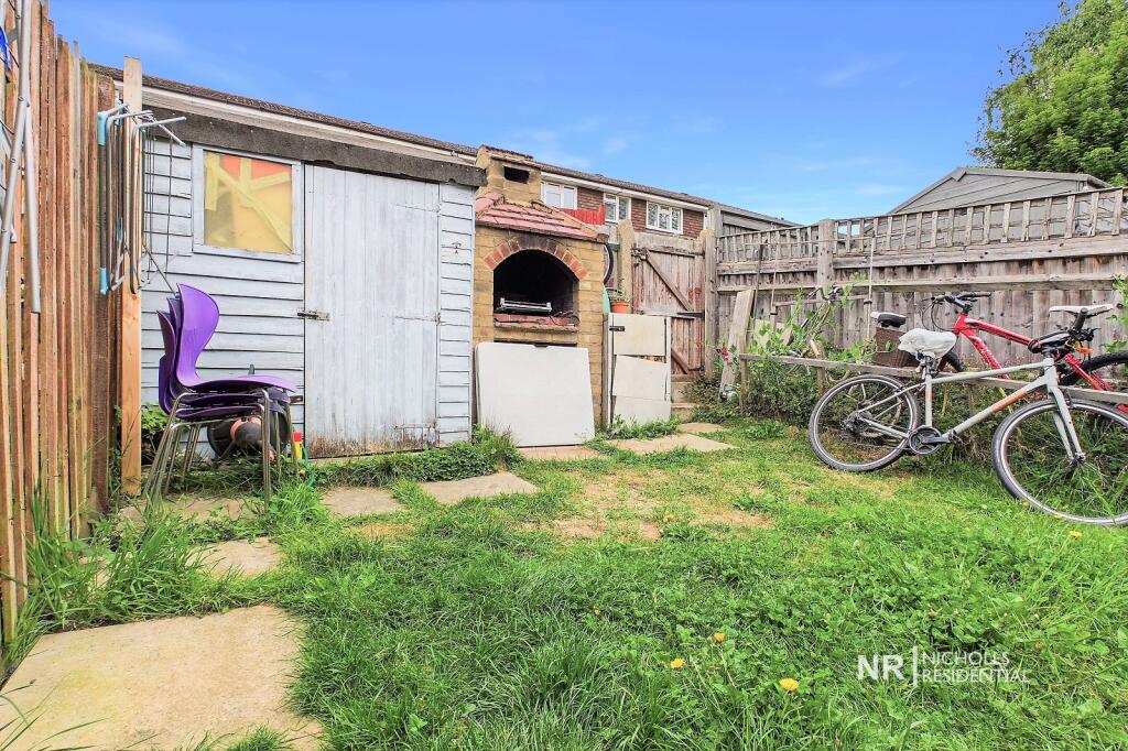 House in London, Tolworth - View 3