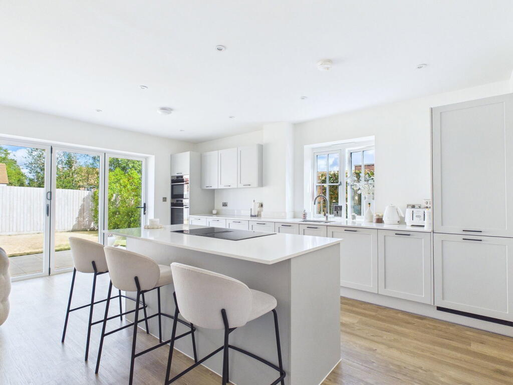 House in Three Rivers, Croxley Green - View 2