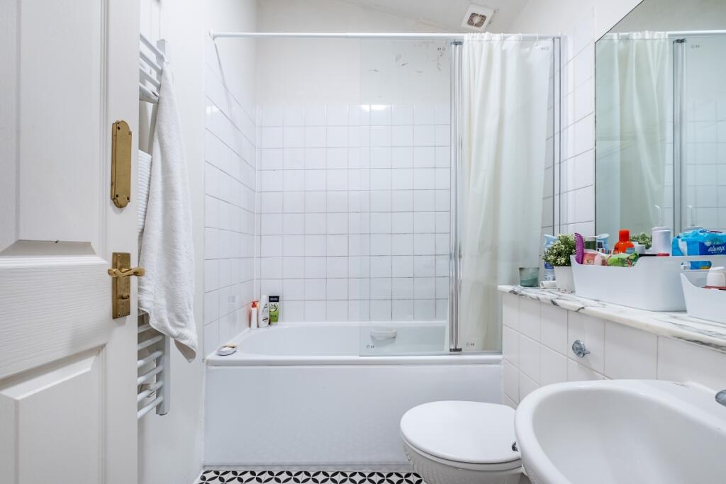 Apartment in London - More