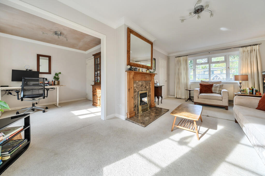 House in Surrey Heath, Surrey - View 5