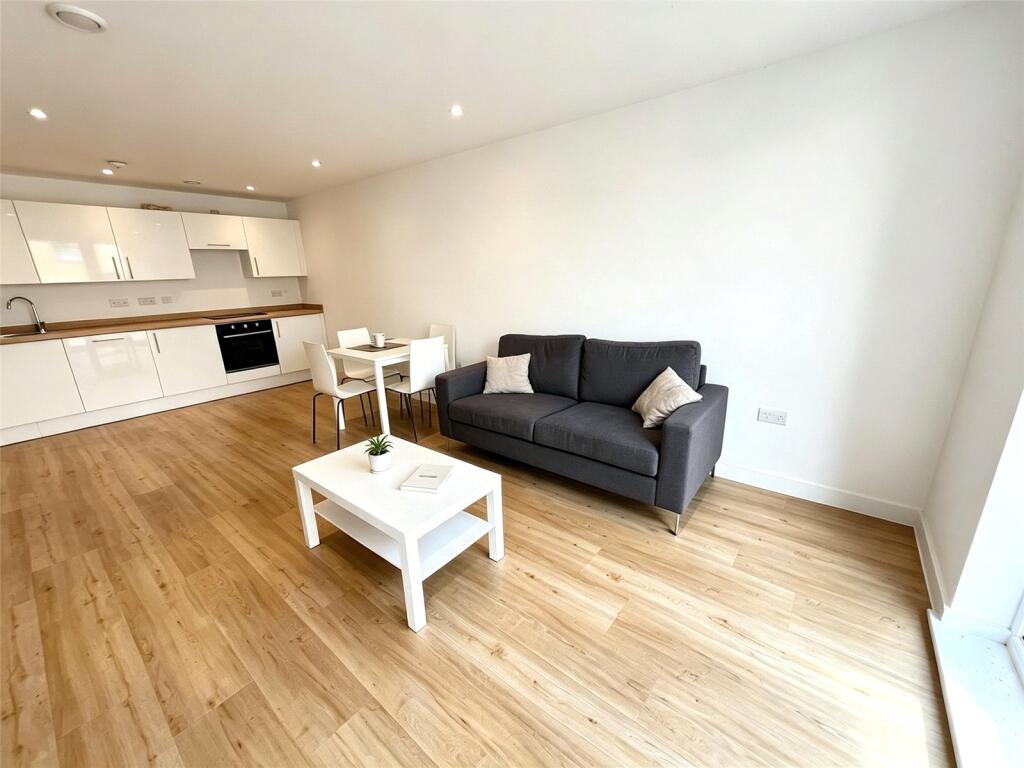 Apartment in Manchester, Brunswick, Ardwick - View 4
