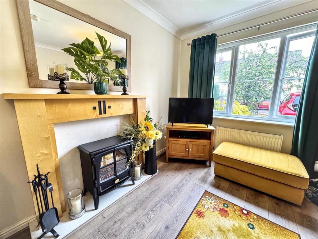 House in Cardiff, Trowbridge - More