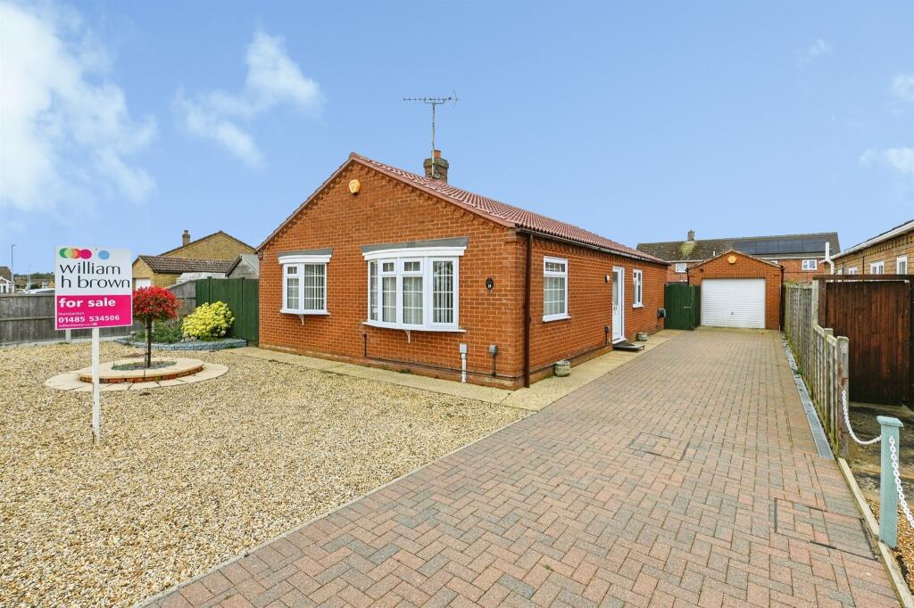 Main image of property: Earl Close, Dersingham, King's Lynn