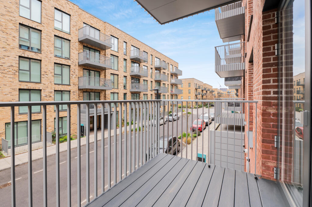 Apartment in Southall - More