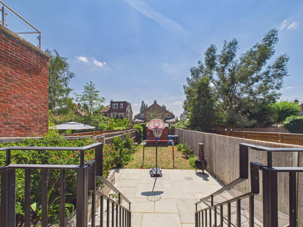 Raven Drive, Maidenhead, SL6 photo 4