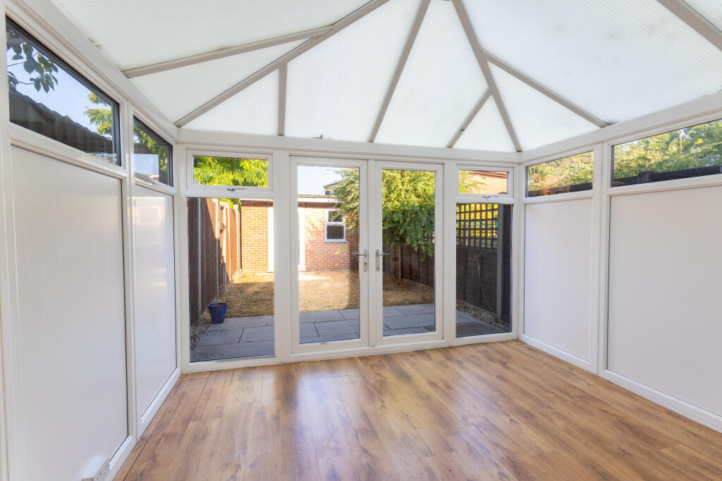 House in Kingston upon Thames - More