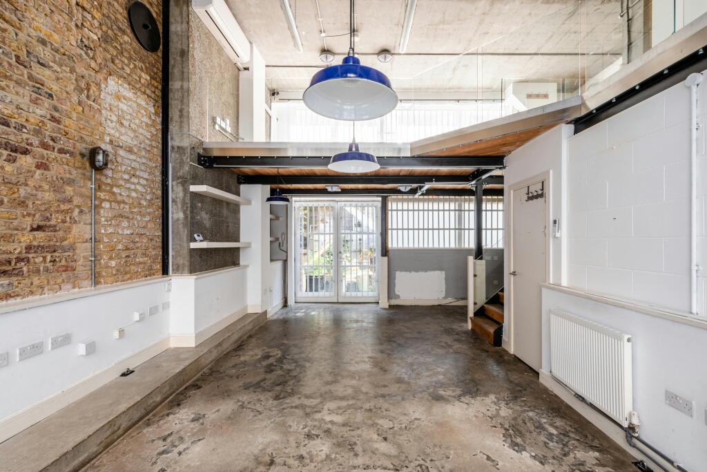 Mentmore Terrace 3B NEW - 4.jpg