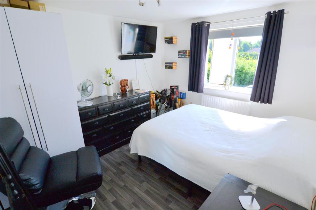 Apartment in Hatfield, Birchwood - More
