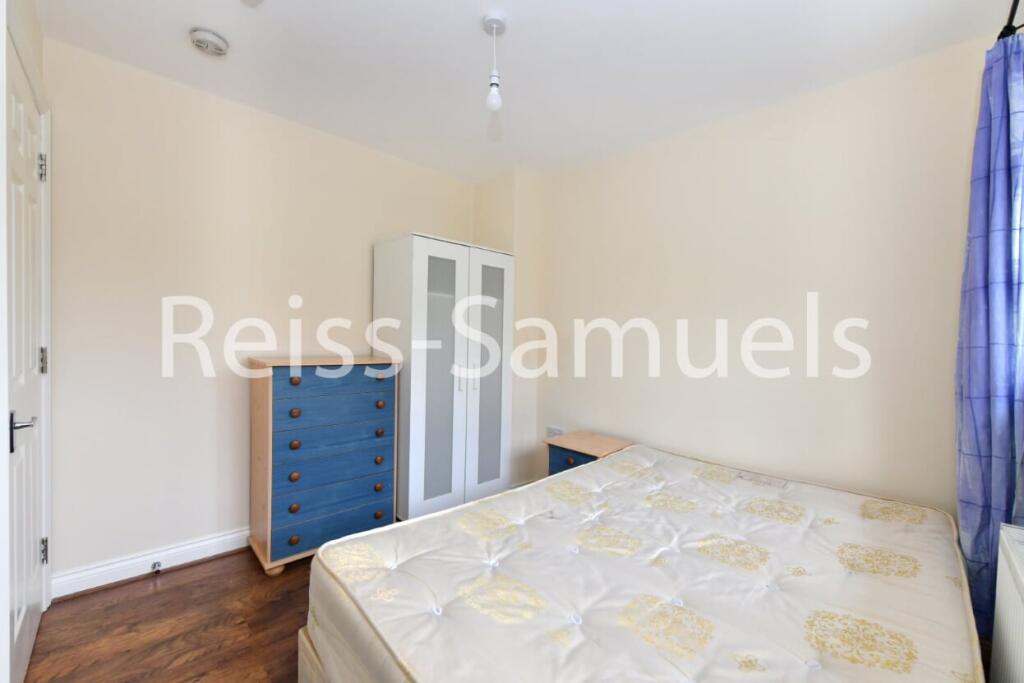 6 bedroom semi-detached house for rent