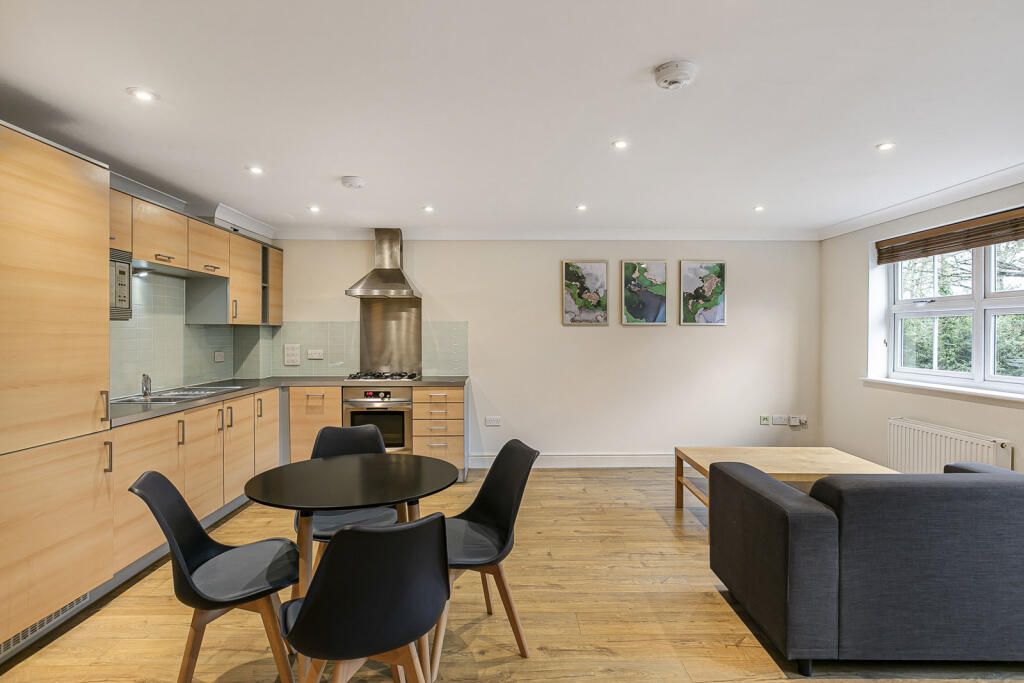 Apartment in Runnymede, Englefield Green - View 2
