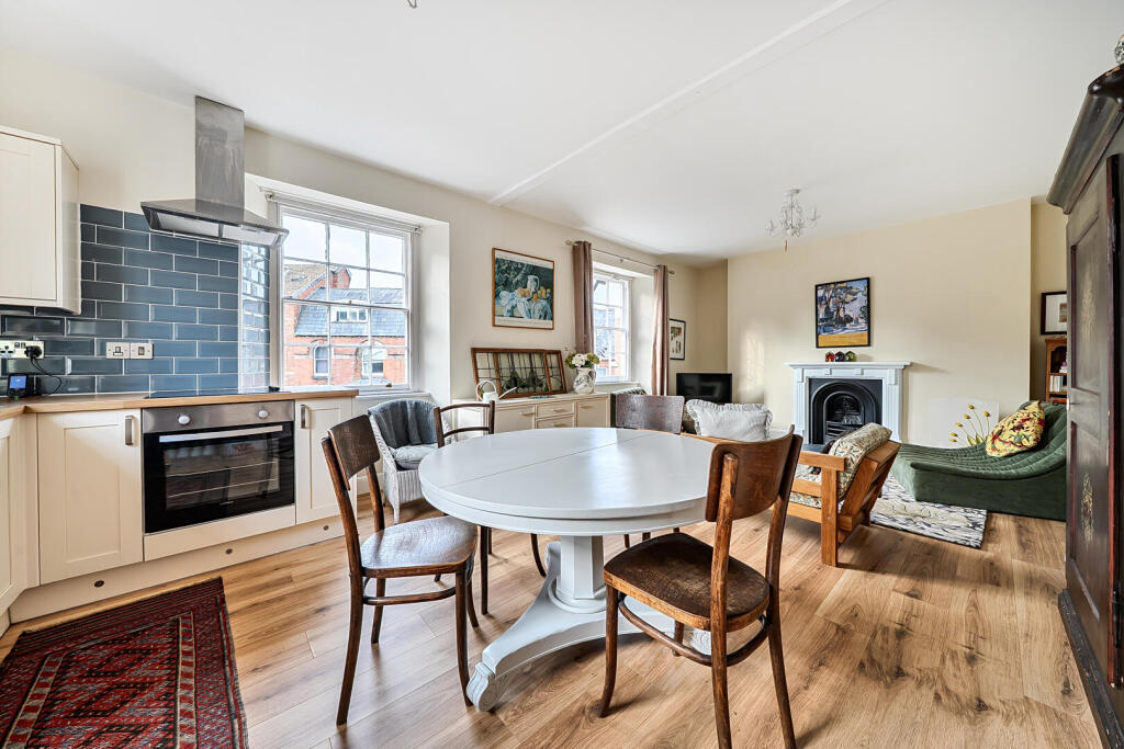 Apartment in Mid Devon, Tiverton - View 4