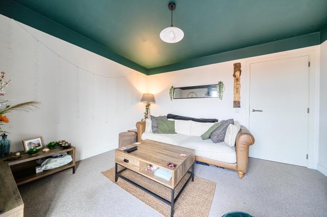 Apartment in Newbury, West Berkshire - View 4