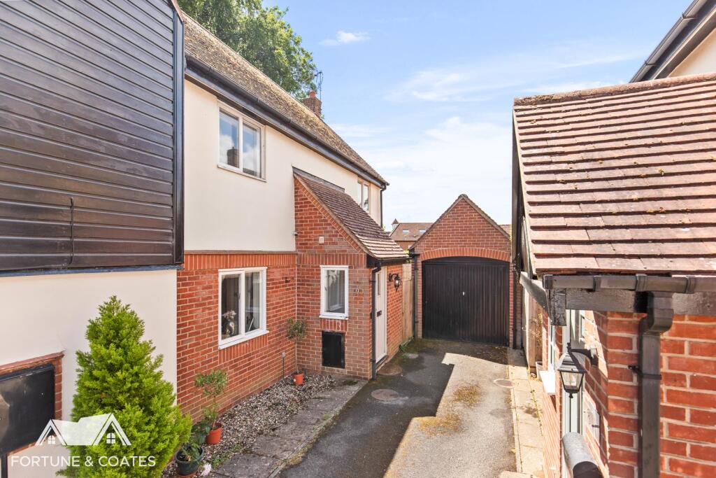 3-bed semi-detached on Cobbins Way, Harlow, £425,000